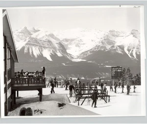 SKIERS Stunning View CANADIAN ROCKY MOUNTAINS Alberta Canada 1970s Press Photo - Picture 1 of 2