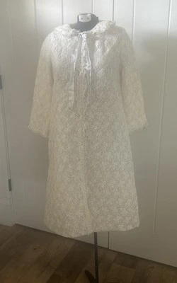 Bata de encaje acolchada vintage años 60 Sears At Home Wear Ladylike talla 12 estilo 9566 Foto 1 de 4