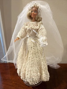 Barbie bambola vintage uncinetto fatto a mano bianco abito da sposa Barbie doll - Foto 1 di 3