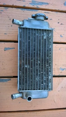 Honda CRF250 2004 radiador derecho 19010-KRN-731 tapa de llenado lateral se adapta 04-05 CRF250R Foto 1 de 4