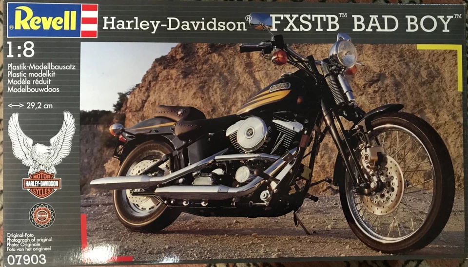 Harley Davidson FXSTB BAD BOY 1:8 Revell plastic model - Immagine 1 di 1