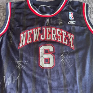 Autogramm Kenyon Martin Jason Kidd + Team 2003-04 NBA New Jersey Nets Trikot - Bild 1 von 11