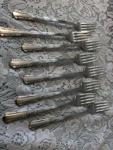 ROGERS SILVERPLATE IS TREASURE 1940 GRILLE DINNER FORKS - Picture 1 of 1
