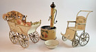 Märklin Puppenzubehör 2x Kinderwagen & Brunnen uralt handlackiert Originalzus.
