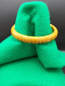 Vintage schöner 40er Jahre geschnitzter Karamell Bakelit Armreif Armband.  Schön! - Bild 1 von 2