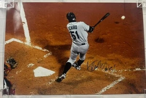 ICHIRO SUZUKI SEATTLE MARINERS SIGNED 20X30 PHOTO ICHIRO AUTHENTICATED!!! - Picture 1 of 3