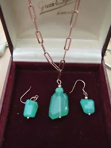 Impresionante conjunto de collar y pendientes dorados de plata con crisófrasa verde lumicenente - Imagen 1 de 4