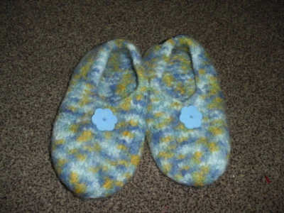 Hausschuhe gefilzt ca. Gr. 34, 21cm blau/gelb meliert Handarbeit Unikat !!! - Bild 1 von 3
