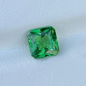 Natural Vivid Green Tsavorite 1.54 Cts Radiant Cut Loose Gemstone - Picture 1 of 8