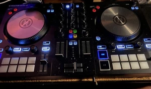 Native Instruments Traktor Kontrol S2 MK3 2-Channel 2-Deck DJ Controller S2MK3 - Picture 1 of 4