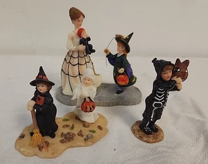 VTG O'Well Halloween Village Witch School- 3  Accessory  Figurines RARE - Picture 1 of 7