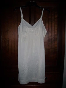 Vintage ivory adjustable strap full slip size 38 - Picture 1 of 7
