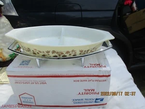 Vintage MCM Pyrex Golden Acorn Ivory Divided Casserole Dish 1-1/2 Qt 14 - Picture 1 of 5