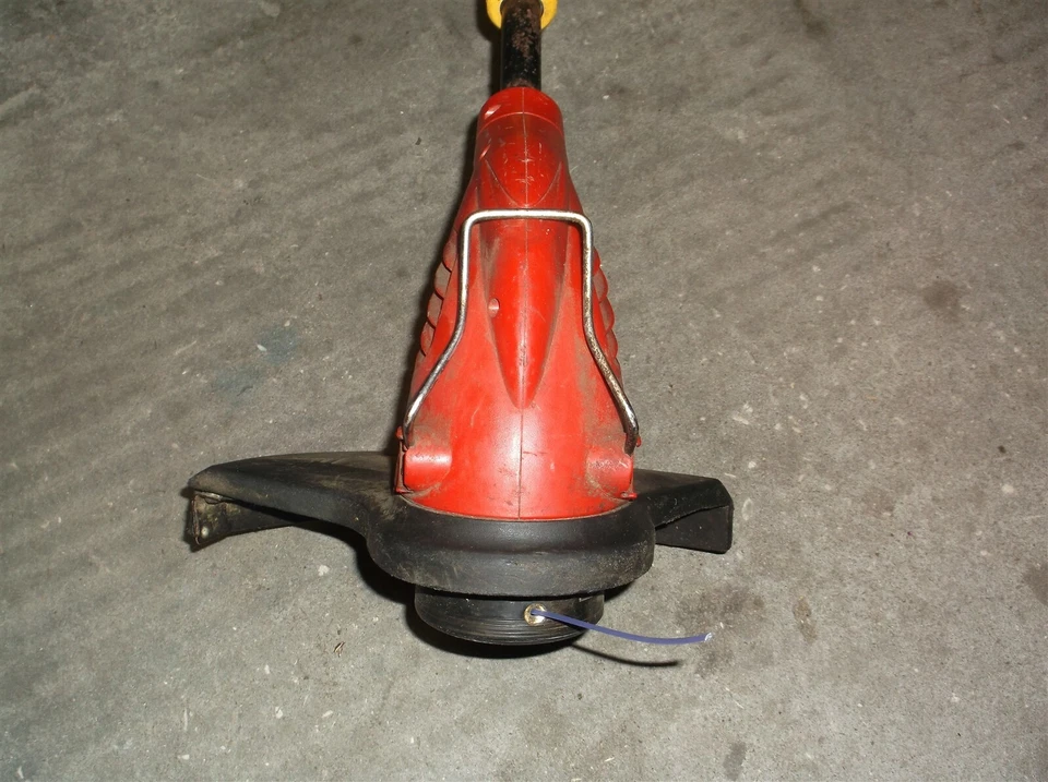 Homelite 13 In. 4 Amp String Trimmer UT41110 bmm112112 48x12x12 - Image 1 of 4