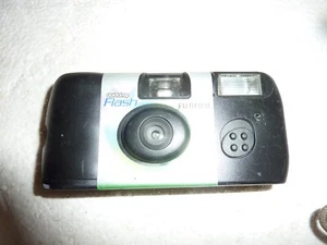Vtg Fuji Film Quick Snap Flash Disposable 35mm Camera Partially Used 21 Left S52 - Picture 1 of 2