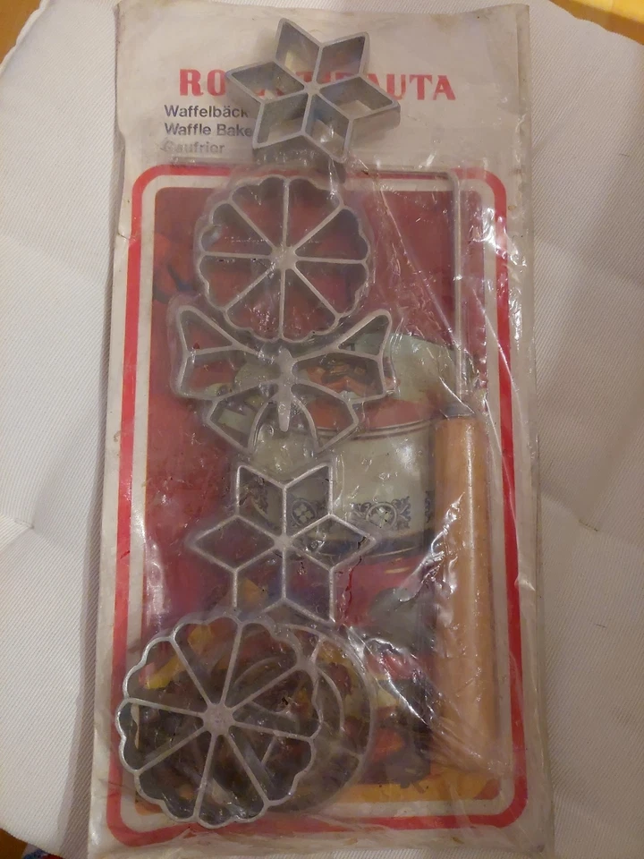 Rosettirauta Waffelbäckerei (3pagen) 6 Aufsätze,alt, aber ORIGINALVERPACKT.  - Bild 1 von 3