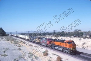Original Dia - BNSF C44-9W 4838 NEU / unbeschriftet & Zug in Barstow, ca. 10/98 - Bild 1 von 1