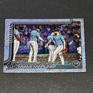 2025 Topps Series 1 - Crackle Foil #340 National League Miami Marlins Team Card - Picture 1 of 2