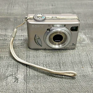 Sony Cyber-shot DSC-W5 5,1-MP-Digitalkamera – silberfarben ERSATZTEILSPENDER - Bild 1 von 7