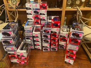 Maisto 1:18 diecast cars Pick your own car - Picture 1 of 66