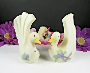 NASTRI CIGNI E ROSE VIOLA vintage sale e pepe shaker ceramica uccellini - Foto 1 di 10