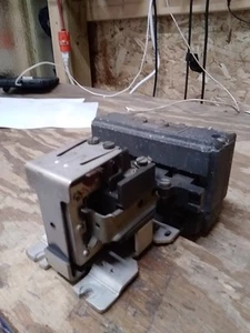 GE GENERAL ELECTRIC MOTOR CONTACTOR CR2810C11 - Picture 1 of 6