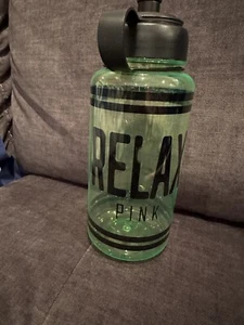LOVE PINK 32 oz bottiglia d'acqua Victorias Secret verde RELAX striscia nuova senza etichette - Foto 1 di 5
