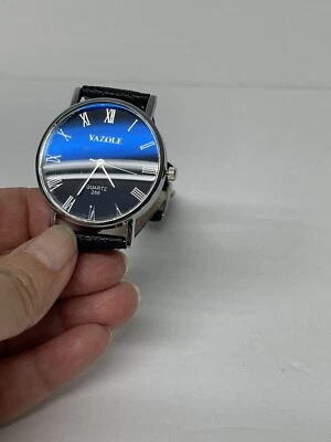 Reloj de pulsera analógico de cuarzo con números romanos para hombre, imitación de cuero y correa negra Foto 1 de 4