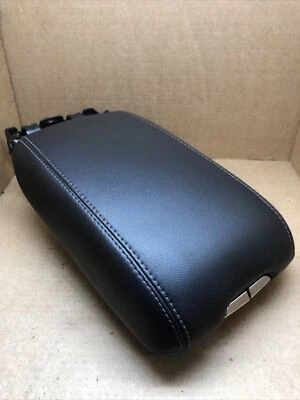 Cadillac SRX 2010-2016 consola central reposabrazos reposabrazos tapa puntada negra blanca Foto 1 de 4