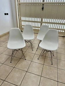 Eames Plastic Side Chair DSR sedia - Foto 1 di 2