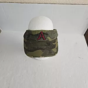 Arkansas Razorbacks visera camuflada ajustable con correa verde por cola Gaten Gear - Imagen 1 de 6
