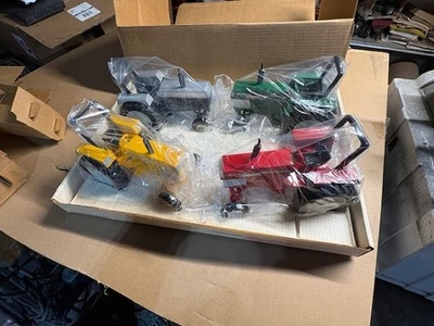 Juego de 4 tractores de juguete White Oliver escala 1/16 American Series. Foto 1 de 4