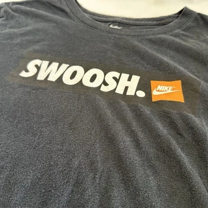 The Nike Tee Swoosh Black Shirt Men’s Sizs Large - Picture 1 of 6