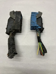 2005-06 Saturn Ion 2.2L ECM Engine Computer ECU PCM 12605787 Connectors Harness - Picture 1 of 5