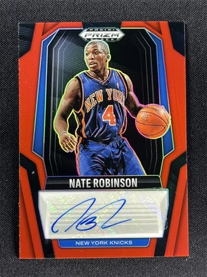 2024-25 Panini Prizm Negro Nate Robinson #SIG-NAT Rojo Prizm Firmas Automático/99 Foto 1 de 2