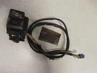 86 SUZUKI GS 550 GS550EF Gs550 gsx550ef подлинный LH мигалка стартер кнопка - Изображение 1 из 4