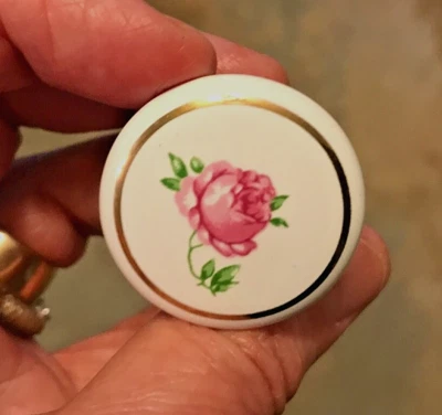Lote de 3 botões de porcelana antigos puxa armário de gaveta rosa chique gasto rosas 1,25" - Imagem 1 de 4