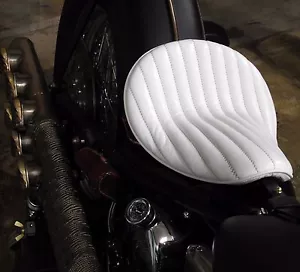 WHITE LEATHER "356" VERT RIB HI-BACK SOLO SEAT TUCK & ROLL HARLEY BOBBER CHOPPER - Foto 1 di 10