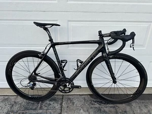 Focus Izalco Pro 56cm Black Carbon Road Bike SRAM Force, ENVE 4.5 Wheelset - Picture 1 of 9