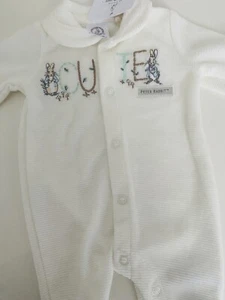 0-3 Months PETER RABBIT BNWT Unisex Baby Clothes Beautiful Sleepsuit- Cream - Picture 1 of 10