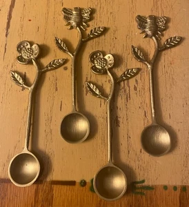 Vintage goldfarbene Löffel (2 ~ Bienen & 2 ~ Blumen) 5" Zucker, Süßigkeiten, Nüsse, was auch immer EUC - Bild 1 von 9