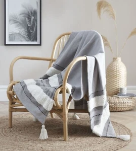 Cotton Rich Tassled Design Throw in Grey & White Modern Chic Look 125cm x 150cm - Picture 1 of 1