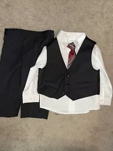 Tuta Van Heusen bambino ragazzo set 4 pezzi 6/9 mesi nuova senza etichette - Foto 1 di 4