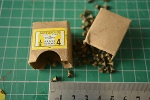 Vintage 1/4"x4 NETTLEFOLDS Senkkopf Messing Holz Schrauben in Box 179 Nr. - Bild 1 von 2