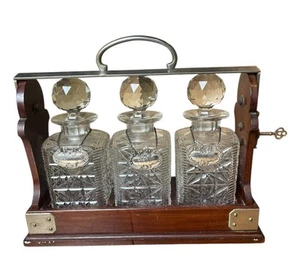 Betjemann's Tantalus Antiguo Gabinete de Licor Juego de 3 Jarra Tapones de Prisma Plata - Imagen 1 de 18