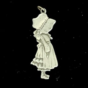 Colgante Vintage Holly Hobbie Charm American Greetings 1-3/8" Peltre? Difícil de encontrar - Imagen 1 de 7