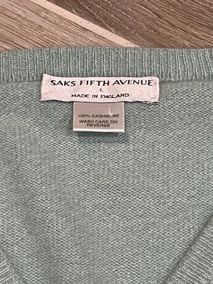 Suéter Saks Fifth Avenue 100 % cachemir para hombre grande cuello en V verde pastel Foto 1 de 3
