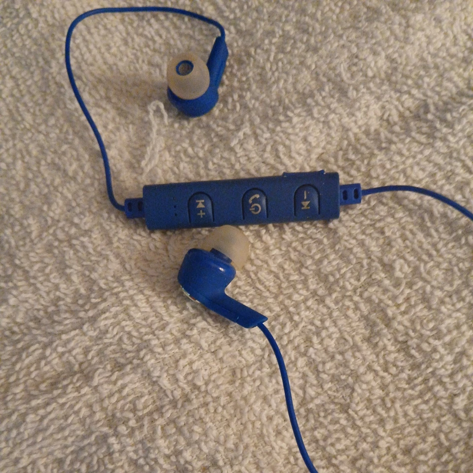 ONN Bluetooth In-Ear Wireless Headphones: AAABLU100002887 with CHARGING CABLE - Image 1 of 3