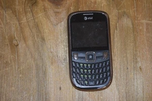 AT&T QWERTY Barra Teléfono Celular Negro Cámara Teclado Desbloqueado Mensajería De Colección - Imagen 1 de 3
