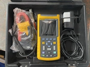 FLUKE 125 INDUSTRIAL SCOPEMETER 40MHz - Picture 1 of 2